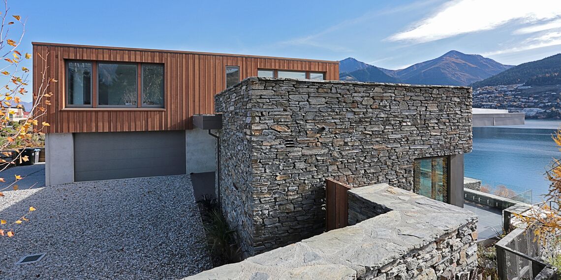 ConceptFolding 77 Sliding & Folding and ConceptSystem 77 Windows - Lake Wakatipu House located in Otago, New Zealand