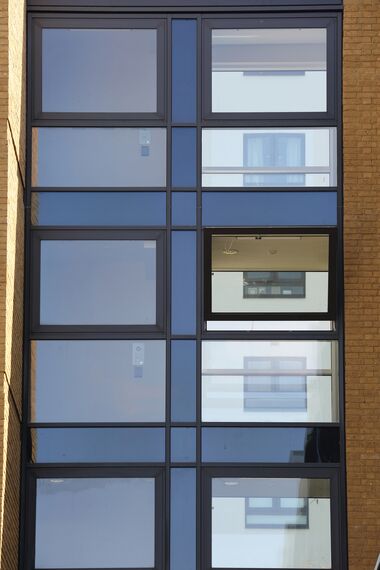 CS 38-SL (c) Cancelled Systems, ConceptSystem 77 Windows, ConceptPatio 130 Sliding & Folding, Vision 50 Doors and ConceptWall 50 Façades - Apartmentcomplex Paynes & Borthwick located in London, United Kingdom