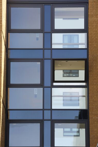 ConceptSystem 77 Windows, ConceptPatio 130 Sliding & Folding, Vision 50 Doors and ConceptWall 50 Façades - Apartmentcomplex Paynes & Borthwick located in London, United Kingdom