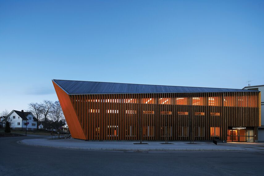 CW 50-HI Façades and CS 59Pa Automatic Door Doors - Library Vennesla Library located inNorway