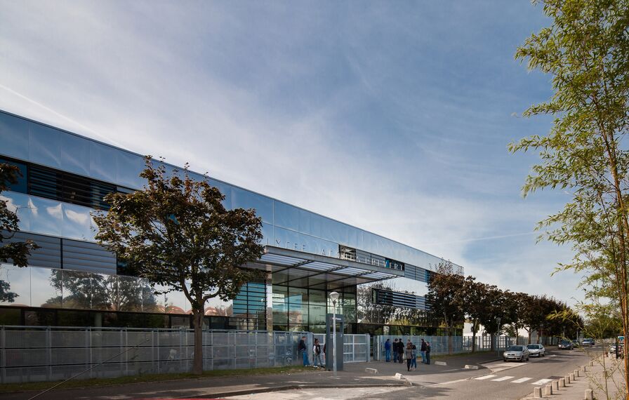 ConceptWall 50 Façades, XS 50 Windows and BriseSoleil 100 Solar Shading - School Lycée Jacques Prevert 77 located inFrance