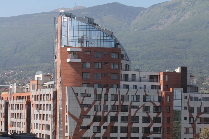 ConceptWall 50 Façades, ConceptSystem 77 Doors, ConceptSystem 77 Windows and BriseSoleil 40 Solar Shading - Silver city tower residential complex located in Sofia, Bulgaria