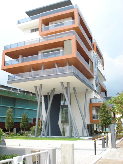 ConceptPatio 130 Sliding & Folding, ConceptWall 50 Façades, ThermoSystem 68 Windows and ConceptPatio 68 Sliding & Folding - Apartmentcomplex Tree House located in Lignano Sabbiadoro, Italy