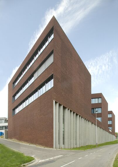 ConceptWall 50 Façades - School Faculteit REGA - V&V Leuven located in Leuven, Belgium