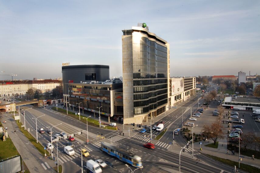 BriseSoleil 100 Solar Shading and ConceptWall 50 Façades - Office building Arkady Wrocławskie located in Wrocław, Poland