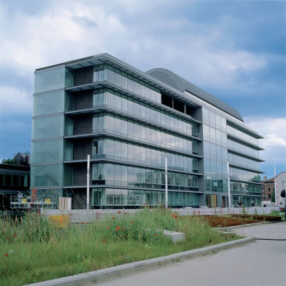 ConceptWall 50 Façades and ConceptPatio 155 Sliding & Folding - Office building De Zaat Office Building located in Temse, Belgium