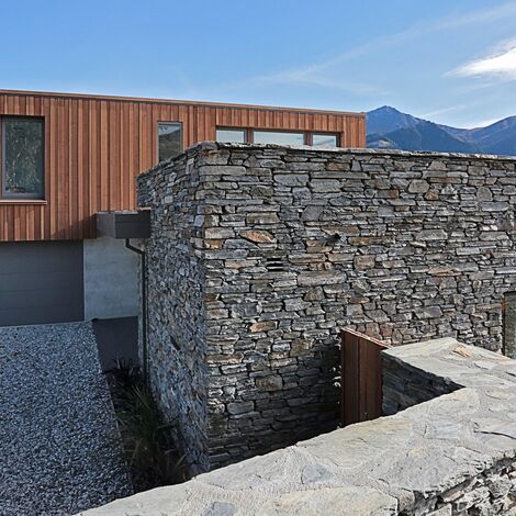ConceptFolding 77 Sliding & Folding and ConceptSystem 77 Windows - Lake Wakatipu House located in Otago, New Zealand