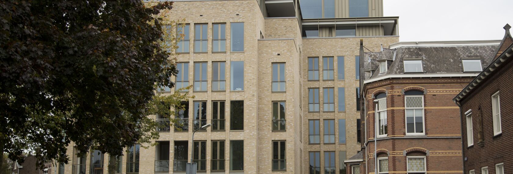 SlimLine 38 Windows, CS 59 Automatic Door Doors, CS 77 Standard Doors and CS 77 Doors - Appartments at Emmaplein located in 's Hertogenbosch, The Netherlands