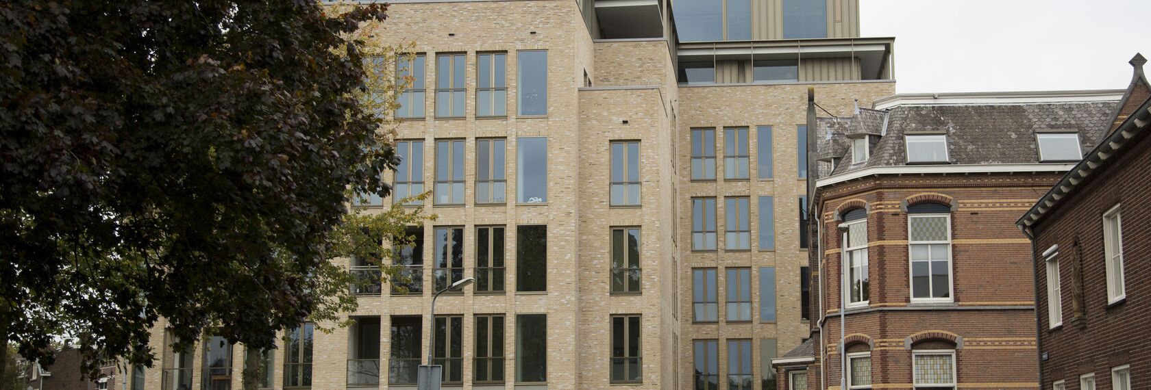 ConceptPatio 155 Sliding & Folding, SlimLine 38 Windows, CS 59 Automatic Door Doors, CS 77 Standard Doors and CS 77 Doors - Apartmentcomplex Appartments at Emmaplein located in 's Hertogenbosch, The Netherlands