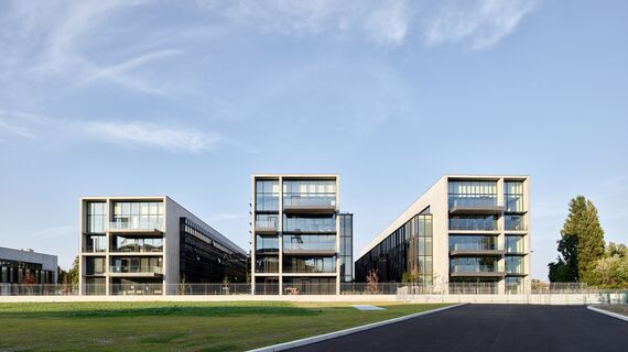 ConceptWall 86 Façades, ThermoSystem 68 Windows, ConceptWall 50 Façades and TS 68-HV Windows - Office building Jardins du Lou located in Lyon, France