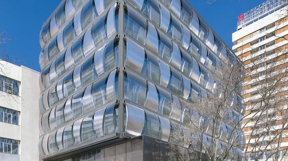 ConceptWall 50 Façades and ConceptSystem 68 Doors - Office building Blue building located in Madrid, Spain